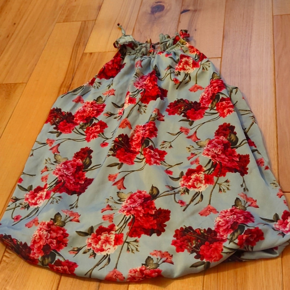 Halter tank top only worn once